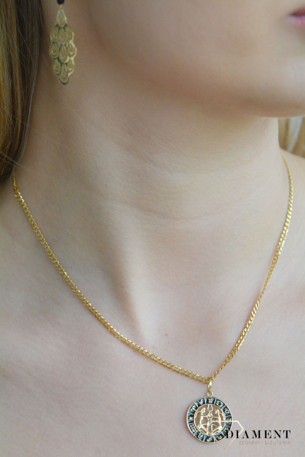 Złota zawieszka 585 znak zodiaku Bliźnięta z czarną emalią w kółku ZA 7310H.jpg